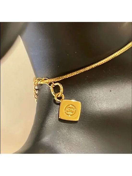 CHANEL Gold-Tone Lariat Necklace with Pearl and CC Charm - Picture 5 of 8